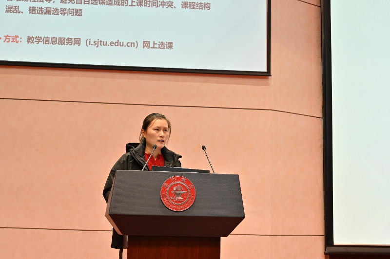 1765771493303052.jpg 图1 张丽丽老师发言_resized.jpg