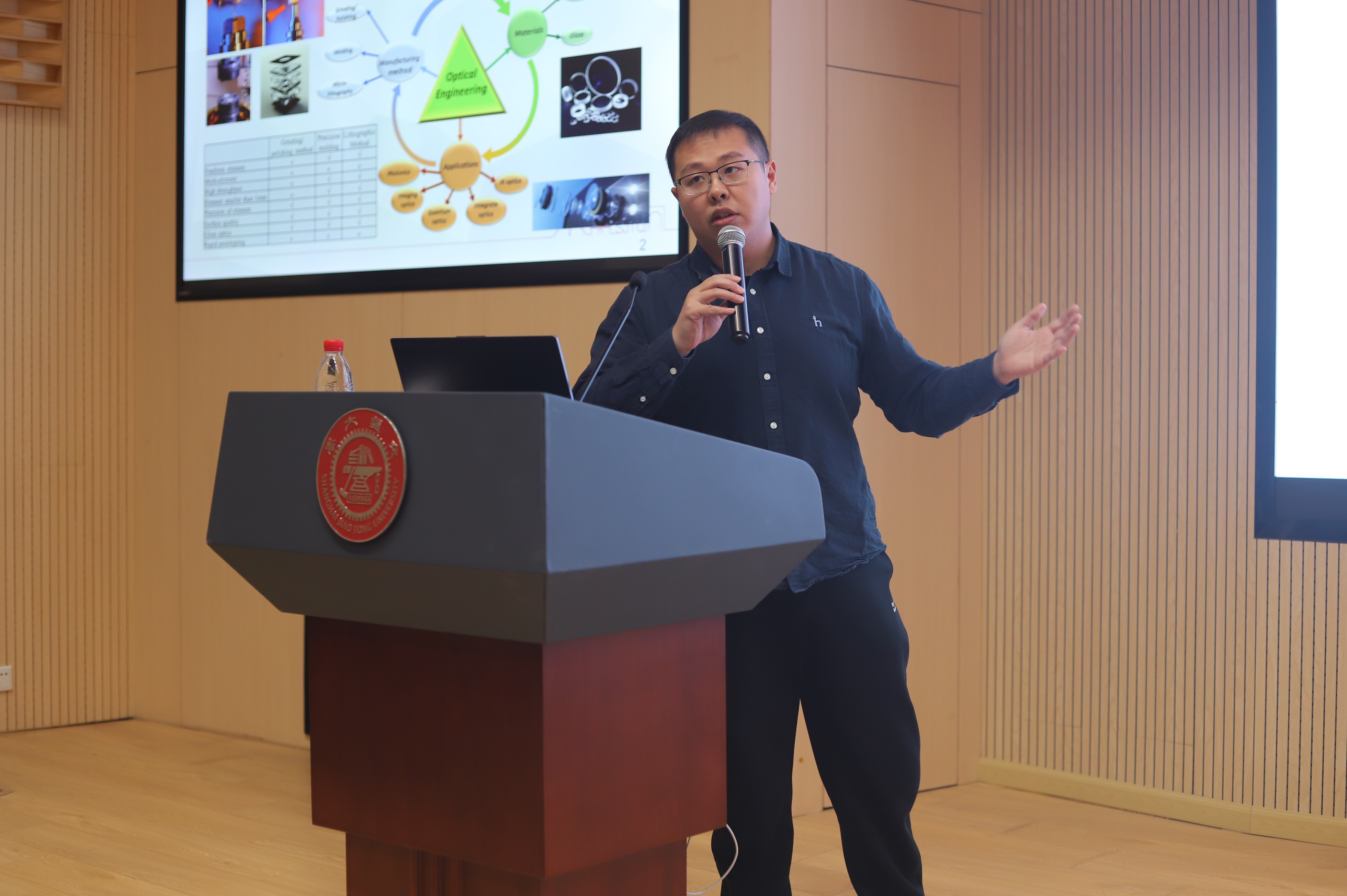 1767164365214083.jpg 图4 洪之涵副教授作报告.JPG