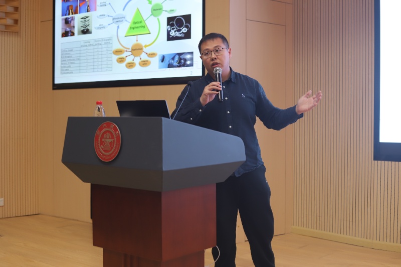 图4 洪之涵副教授作报告_resized.JPG