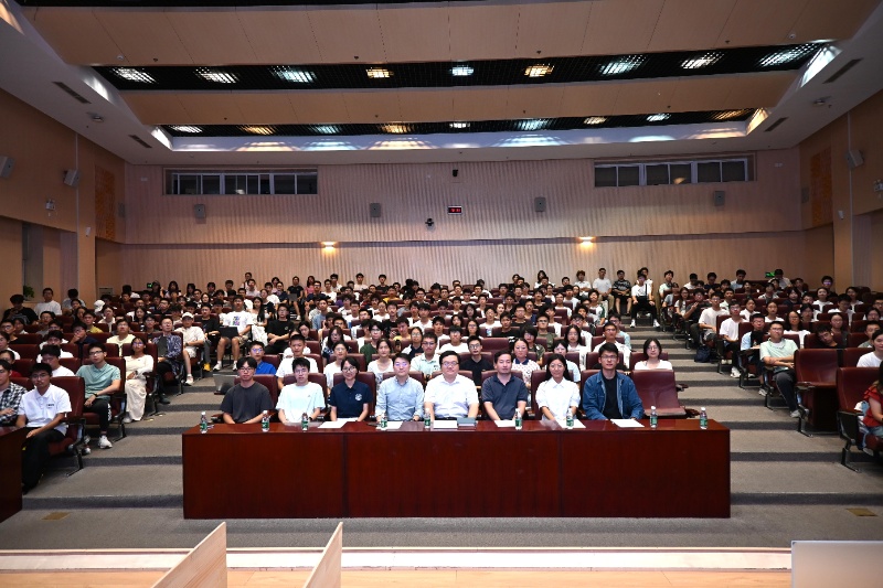 图1 全体合影_resized.jpg